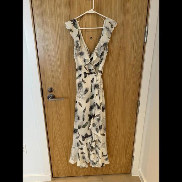 One Six One Dresses & Skirts - ONE SIX ONE – Ruffle Trim Feather Printed Wrap Dress - Size Extra Small